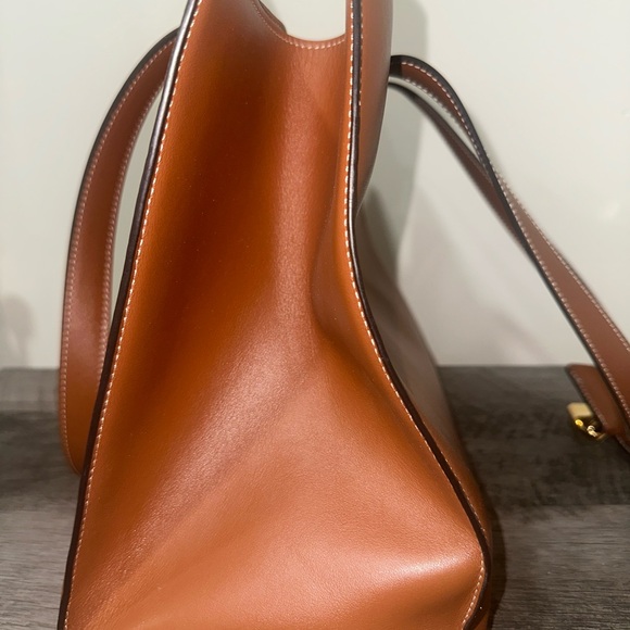 Celine cabas 16
Brown
Basically new. From Monaco - Picture 3 of 8